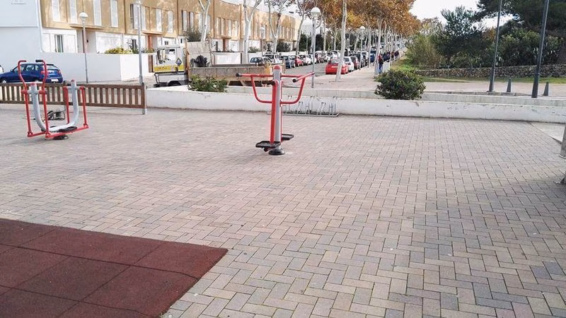 Piden en change.org que Maó separe los juegos de mayores y pequeños en los parques infantiles