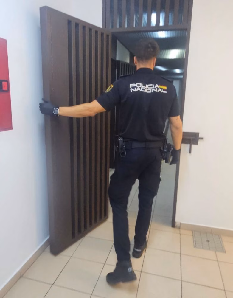 Detenido en Ciutadella por robar en tres chalets, allanamiento de morada y tentativa de estafa