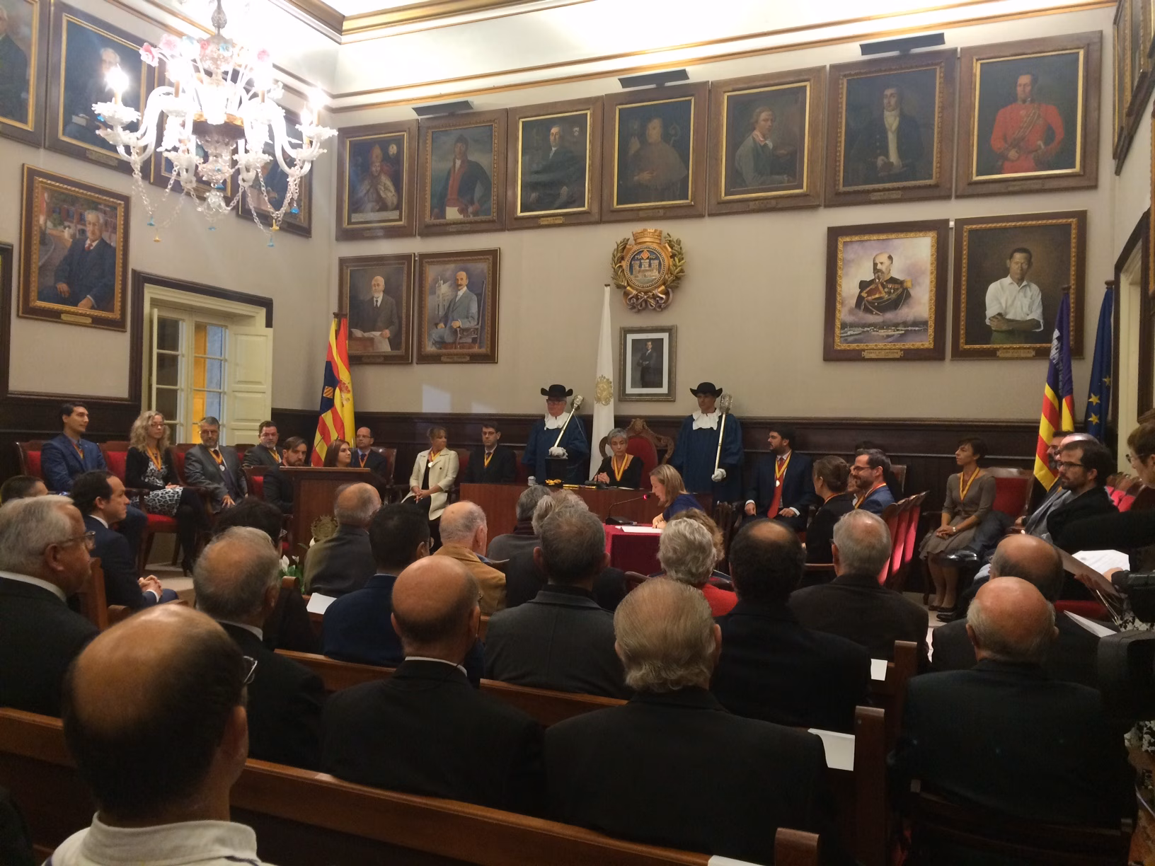 Los grupos políticos alaban la destacada labor del Orfeó Mahonès a lo largo de la historia
