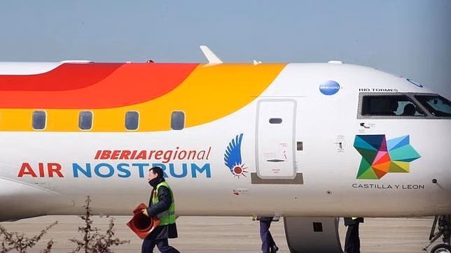 Indignación entre los pasajeros por el retraso y posterior cancelación de un vuelo Maó-Palma