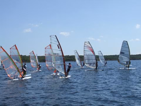 Fornells abraza la fase final del campeonato de Menorca de windsurf