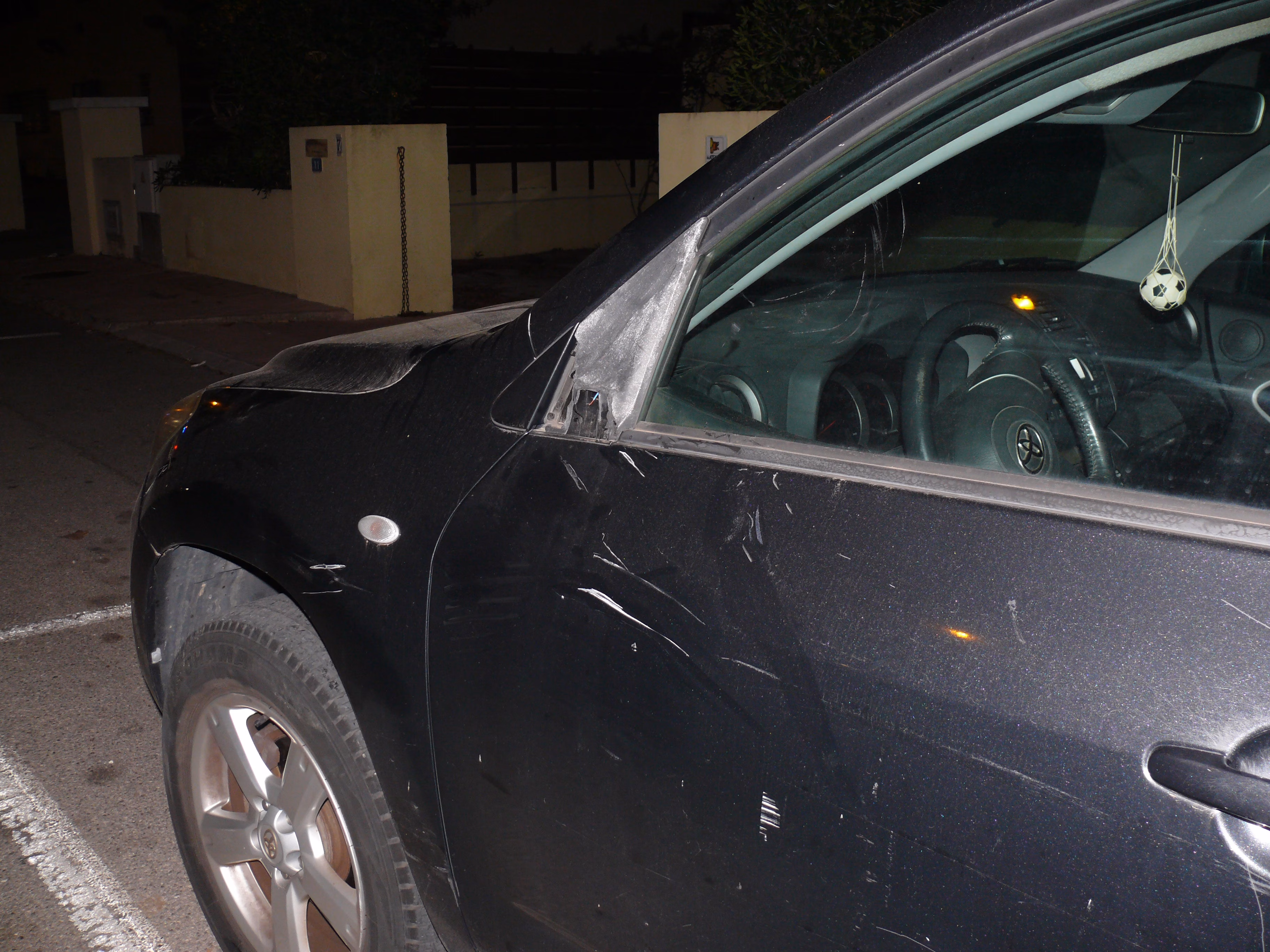 Un ciclista herido leve en una colisión con un turismo