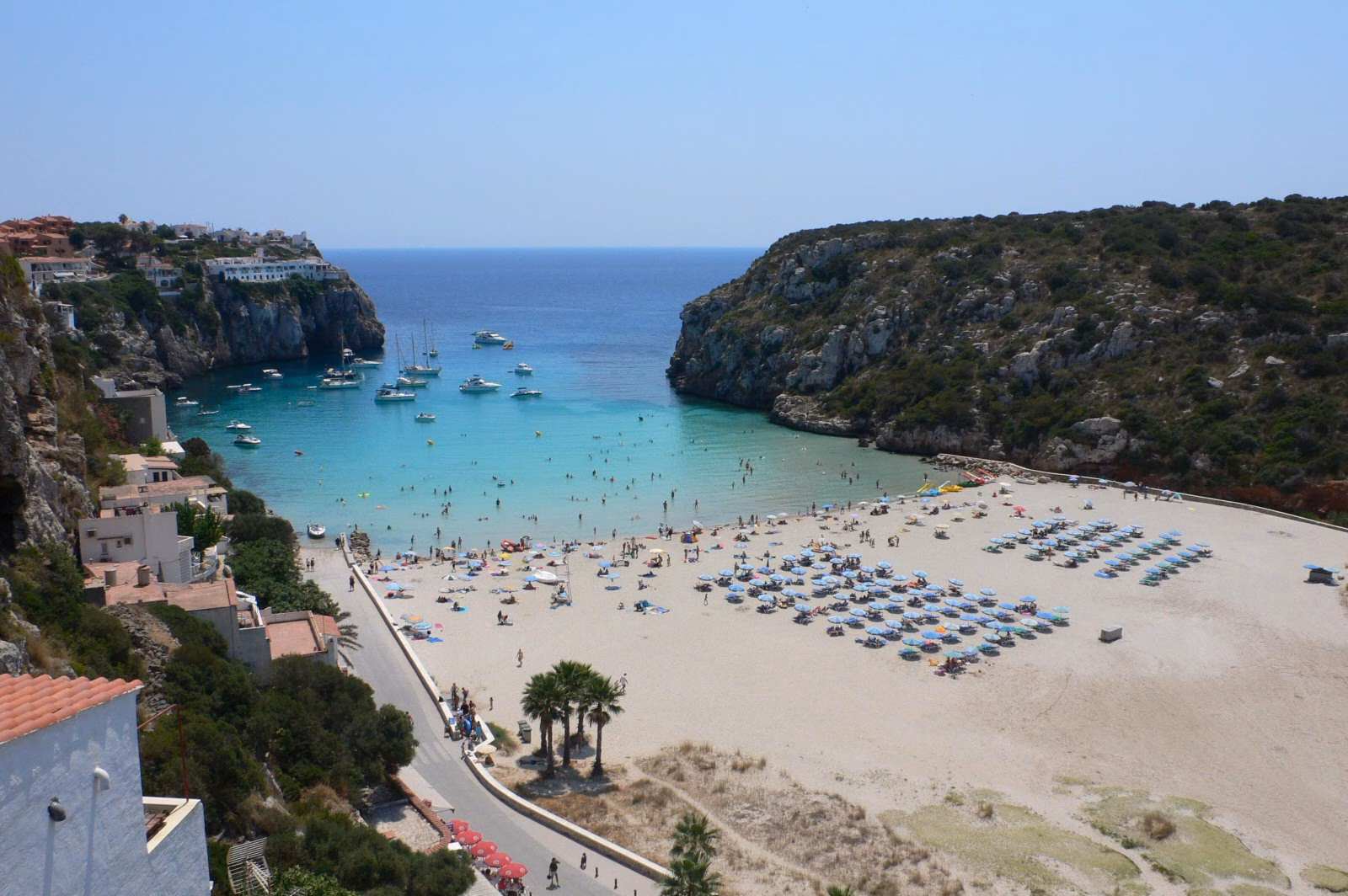 Cala en Porter decide la futura imagen de su Passeig Marítim