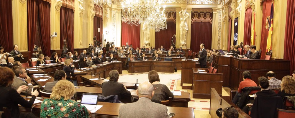 Duelo soberanista en el Parlament