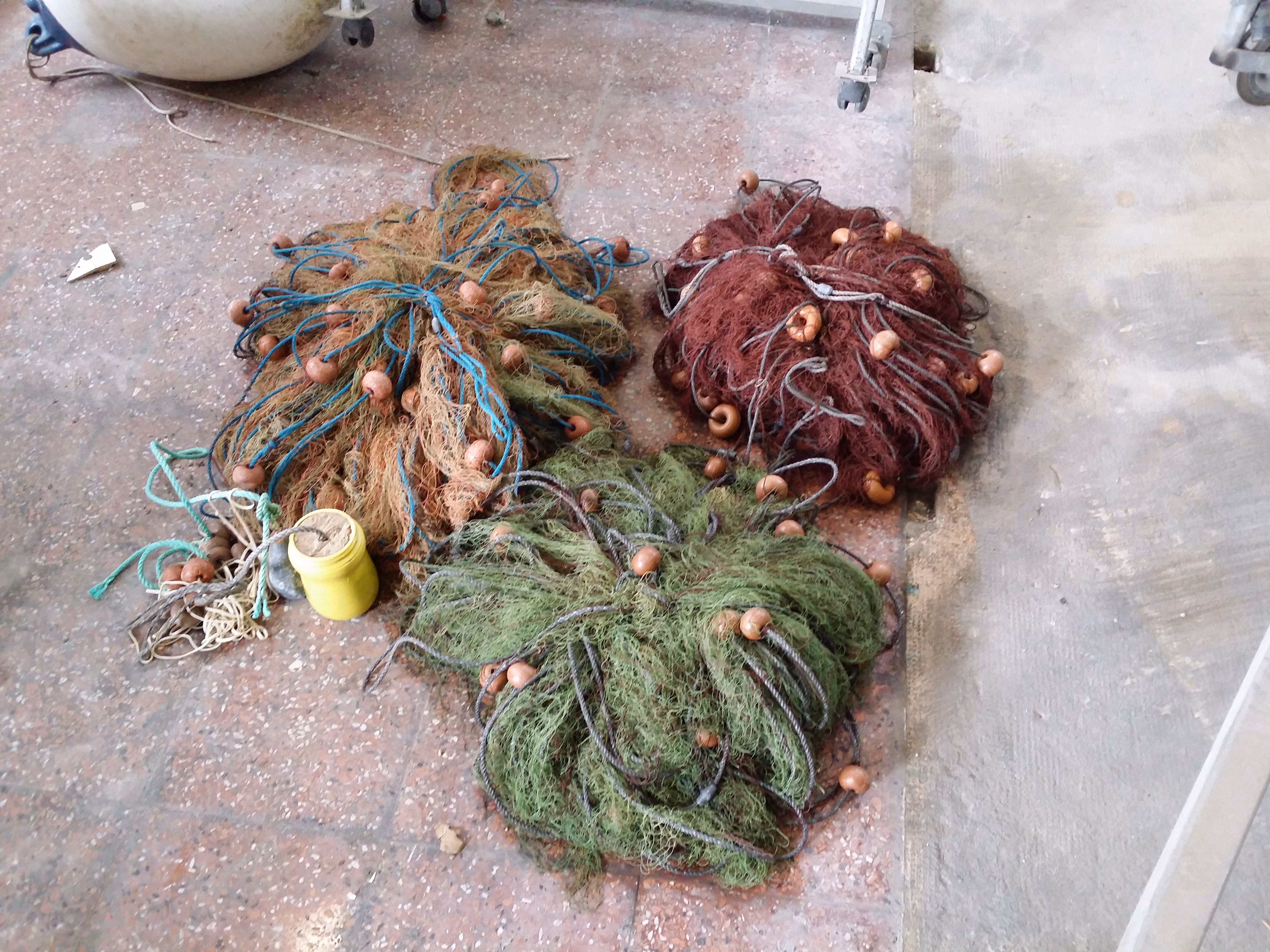 La Policía Portuaria decomisa 100 metros de redes de pesca ilegales