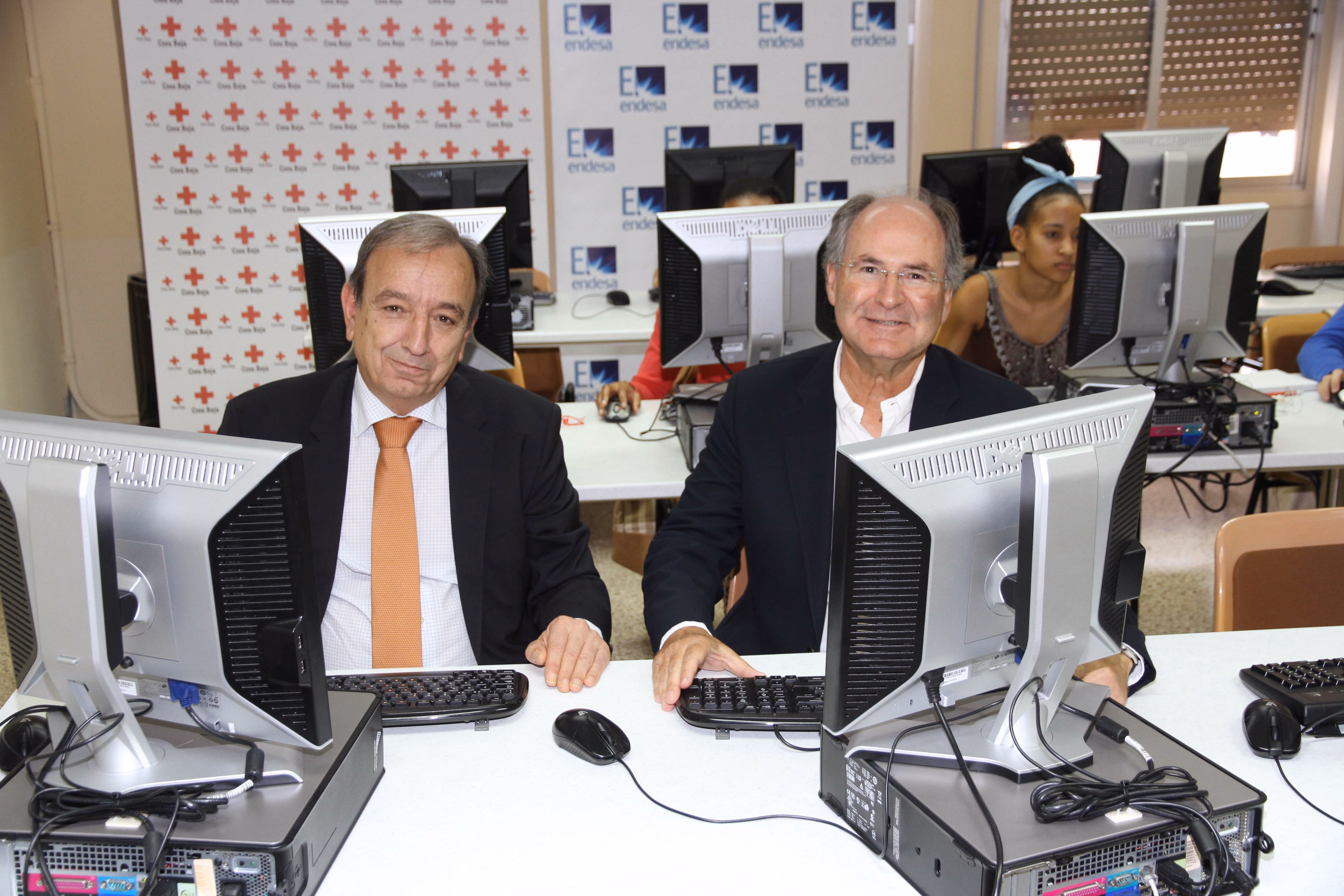 Endesa dona equipos informáticos a Cruz Roja