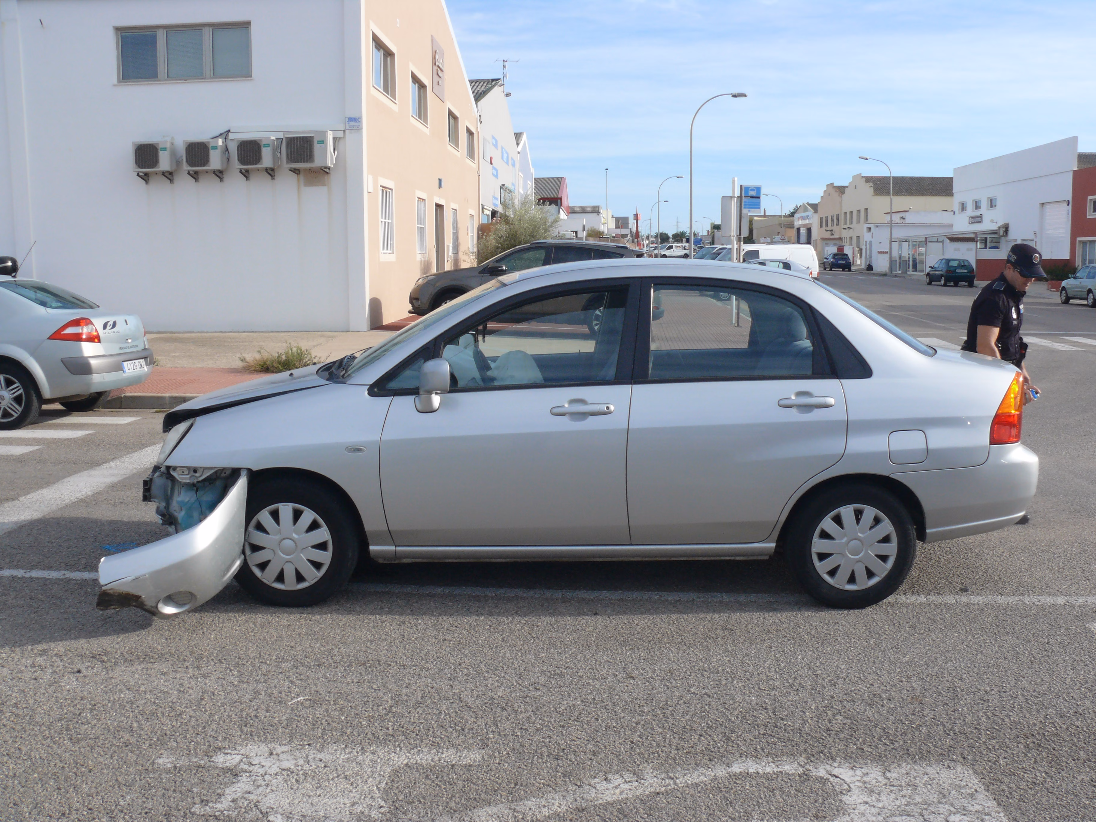 Una colisión entre dos vehículos en Ciutadella se salda con un herido