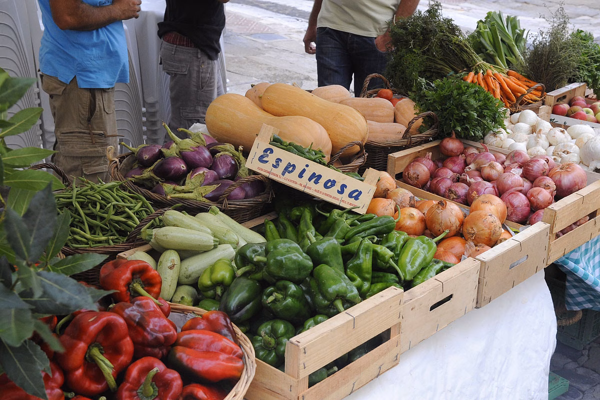 Cocina en directo y 'ecotorrada' en el mercado ecológico de Ciutadella
