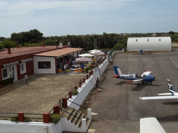 Francesc Antich solicita el traspaso al Govern del aeródromo de Sant Lluís