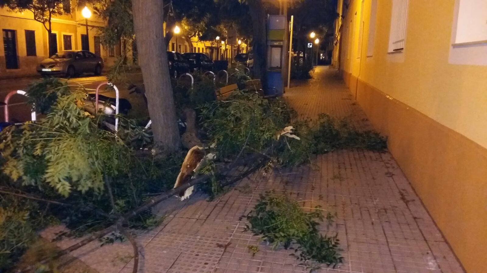 Menorca se despierta con resaca de tormenta