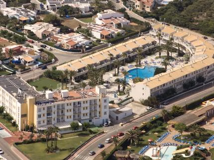 Una turista llega bebida al hotel y se niega a pagar el taxi