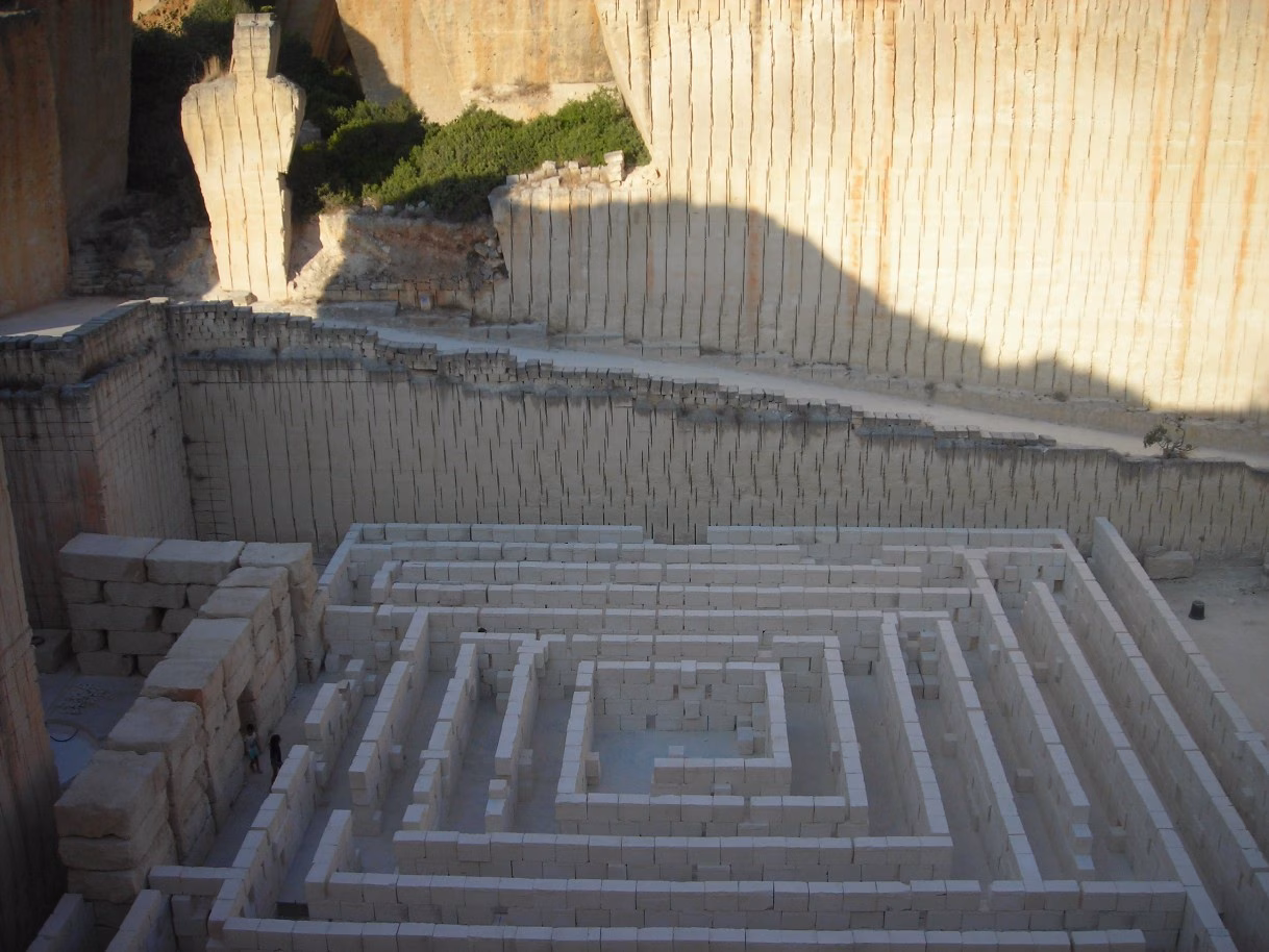 Líthica celebra su primer año de laberintos con puertas abiertas
