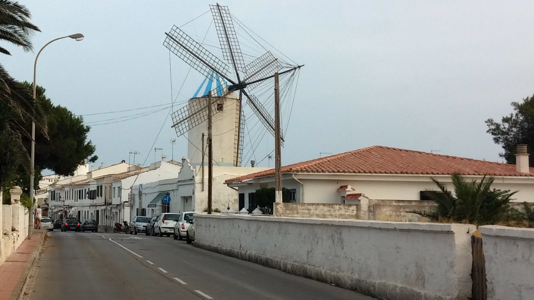Amenazan a punta de navaja al propietario de un bar de Sant Lluís