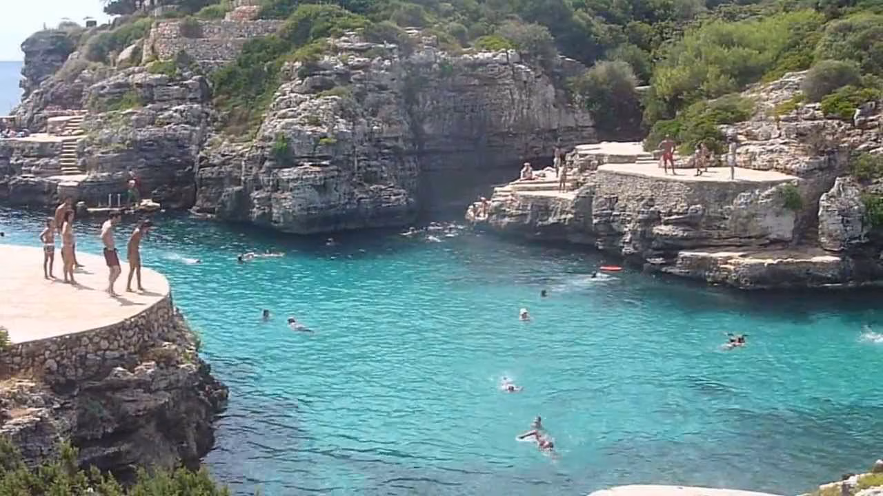 Un menor requiere asistencia médica tras tirarse desde un 'replà' a Cala'n Brut