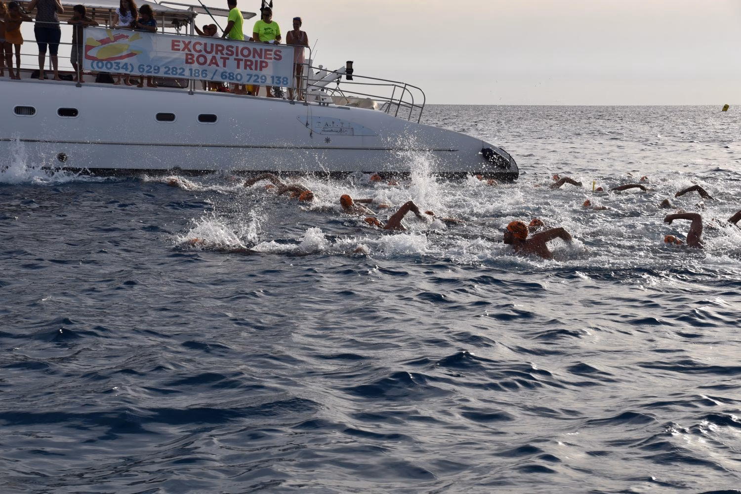 Joshua Torres, se impone en la 'Swin in Menorca Sunset, 3,8 km' con un tiempo de 1:17:41