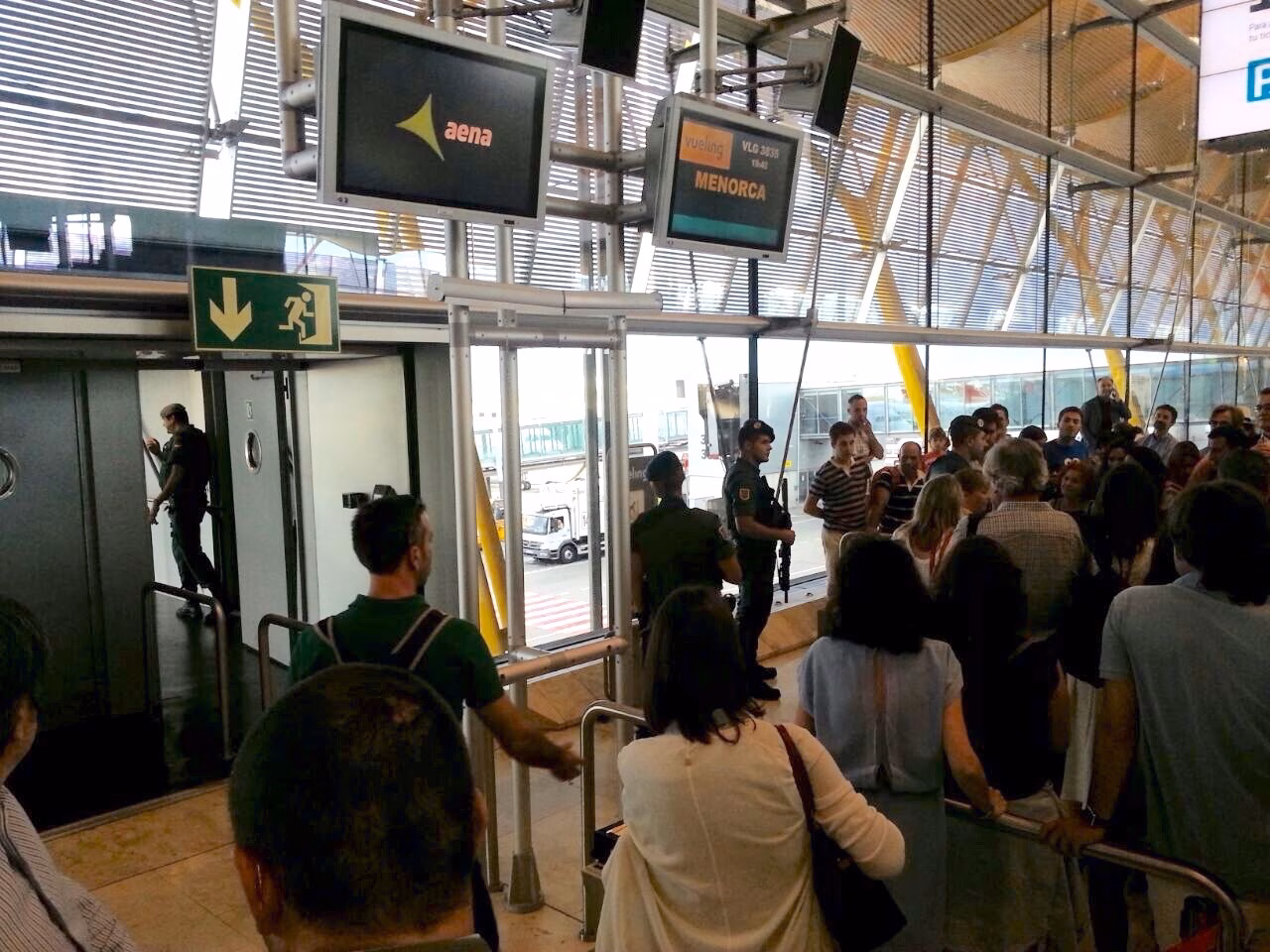 Cinco horas de retraso para volar a Madrid