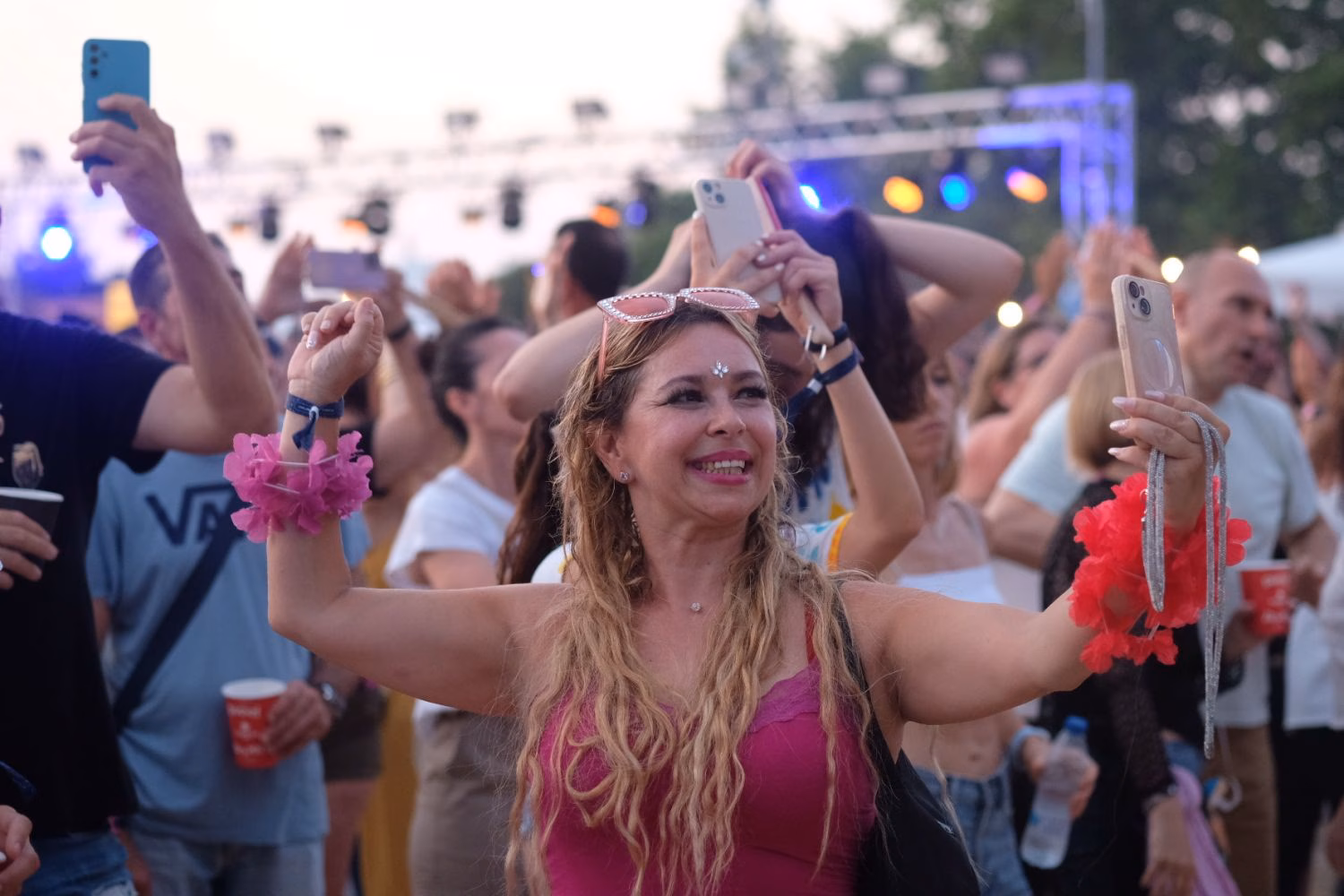 (Fotos) Menorca vive un espectacular viaje musical a los años 90