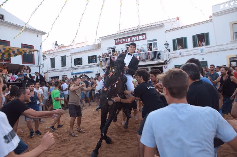 La fiesta no para: Sant Antoni toma el relevo