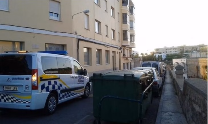 El hallazgo de un proyectil en el mar hace saltar las alarmas en Ciutadella