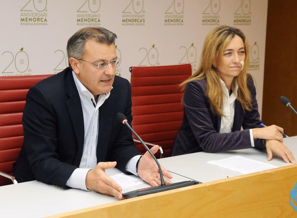 Salomé Cabrera oficializa su cargo de portavoz en el Consell