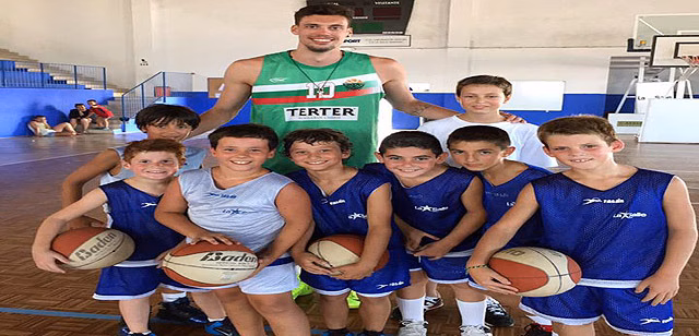 Alex Suárez, de visita en la jornada de tecnificación de La Salle Maó