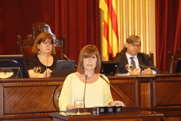 Armengol anuncia que creará una ecotasa, derogará el TIL y trabajará por un "federalismo insular"