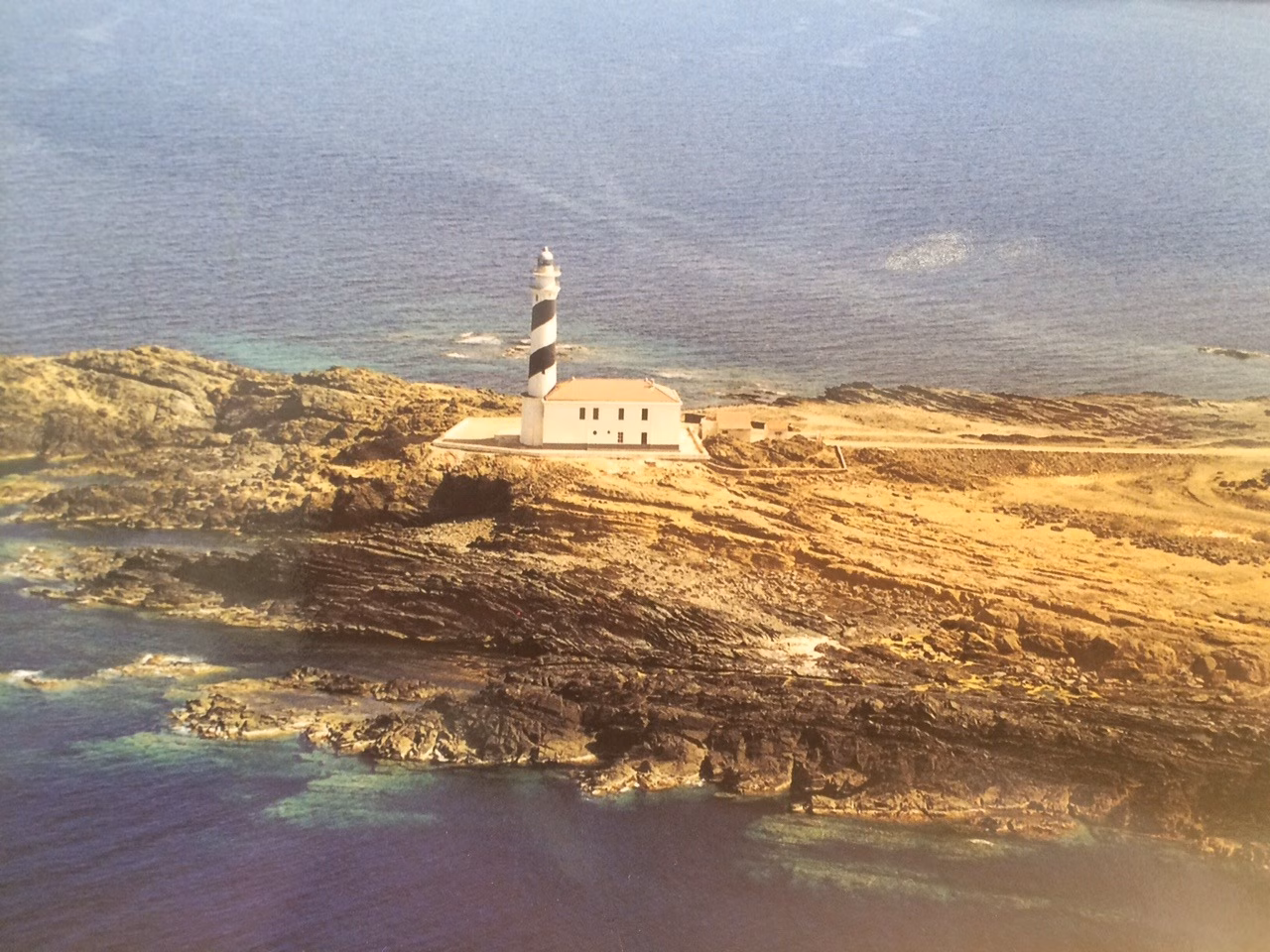 Menorca despide junio tras un mes en portada de la revista "Ling"