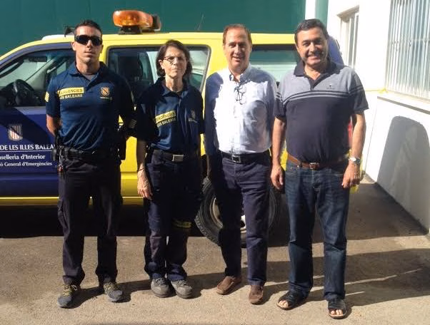 Lafuente inspecciona el nuevo centro de emergencias en Llinaritx