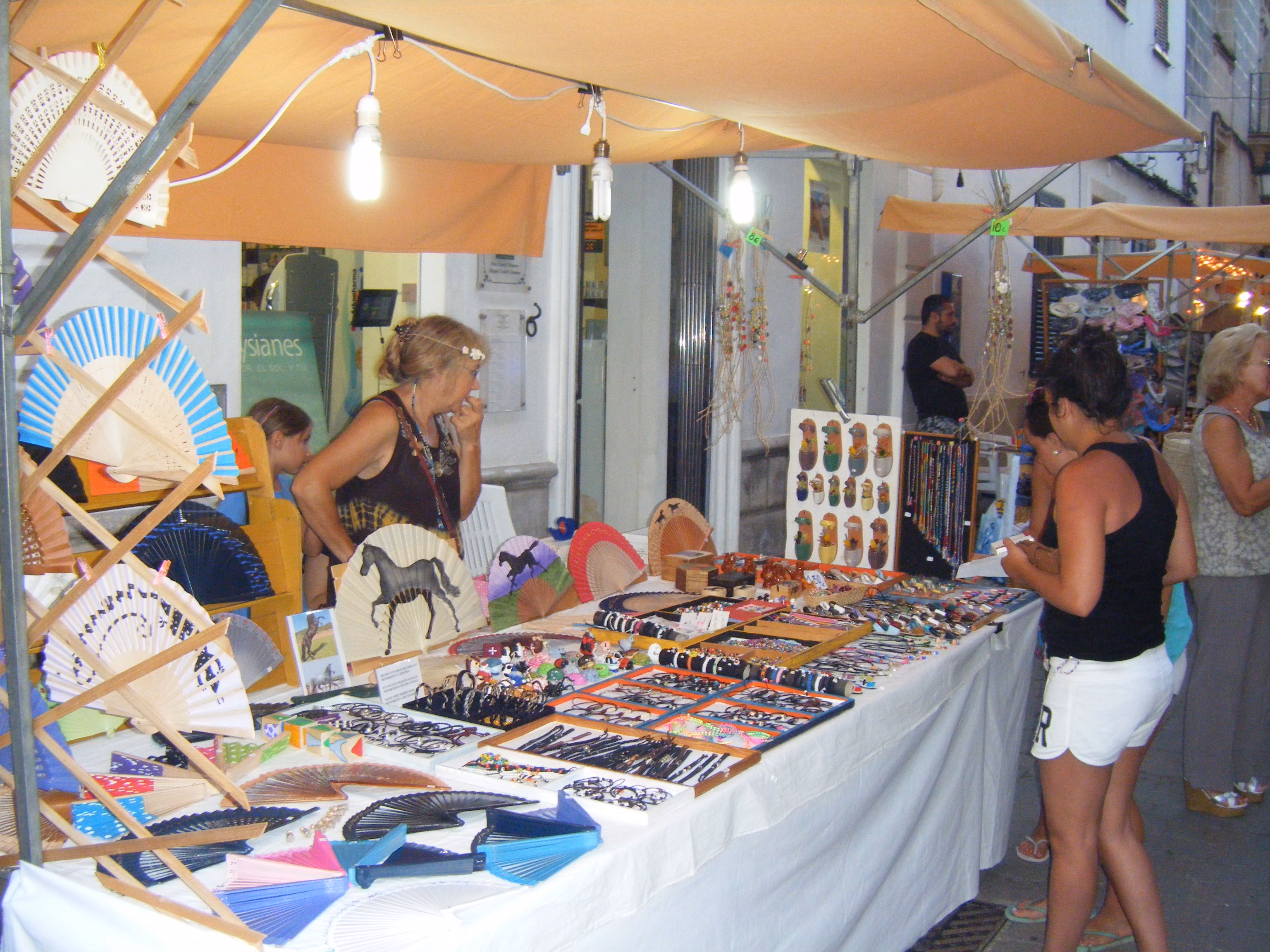 El 'Mercat Artesà de Nit' vuelve a Alaior a partir de este miércoles