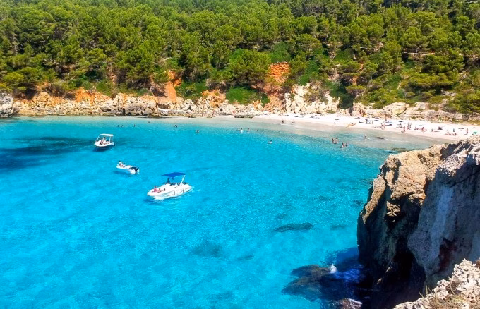 Escorxada y Macarelleta, entre las playas más "raras" de España