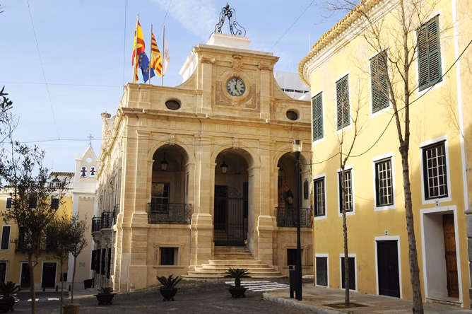 Horas decisivas para el Ajuntament de Maó