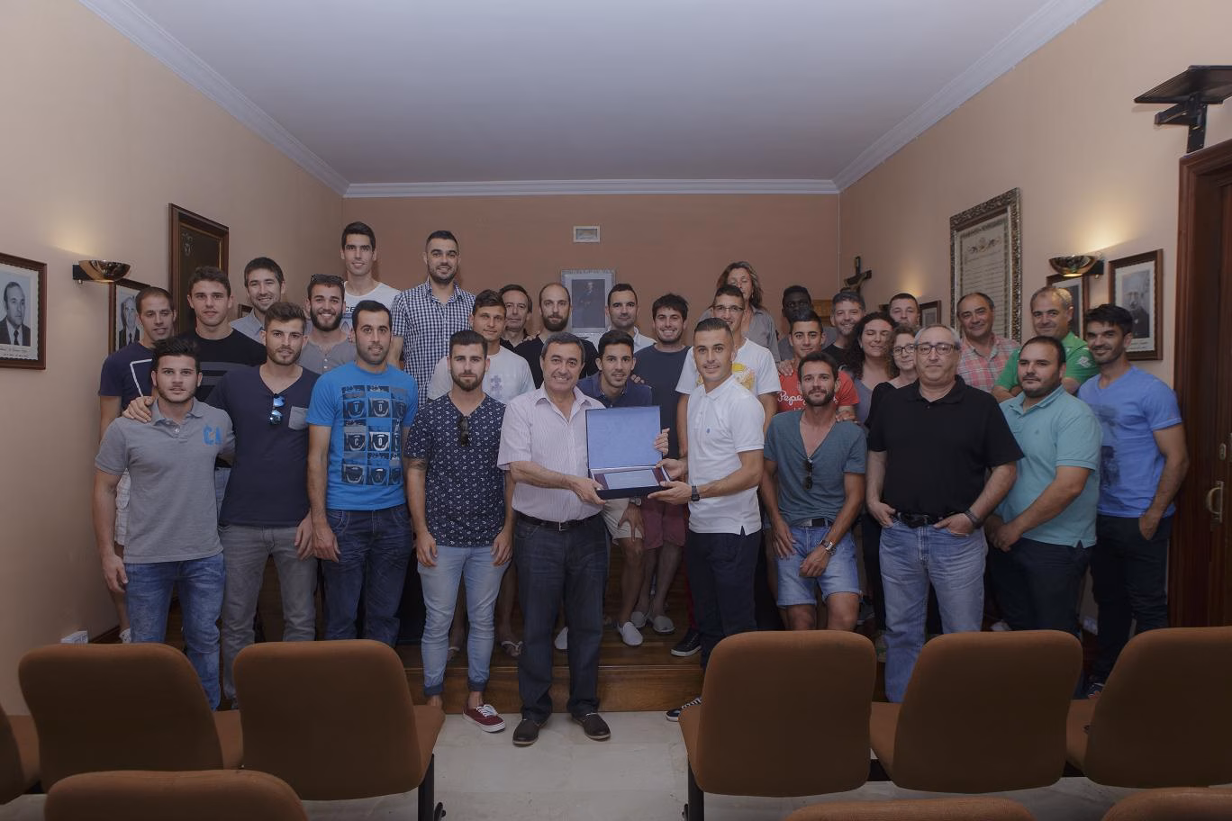 El Ajuntament rinde tributo al Mercadal tras su espectacular temporada