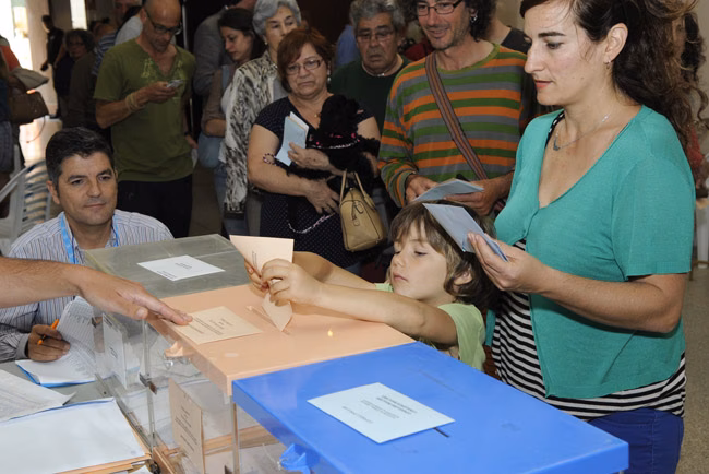 Un 33 por ciento de los votantes menorquines han pasado por las urnas hasta las 14.00