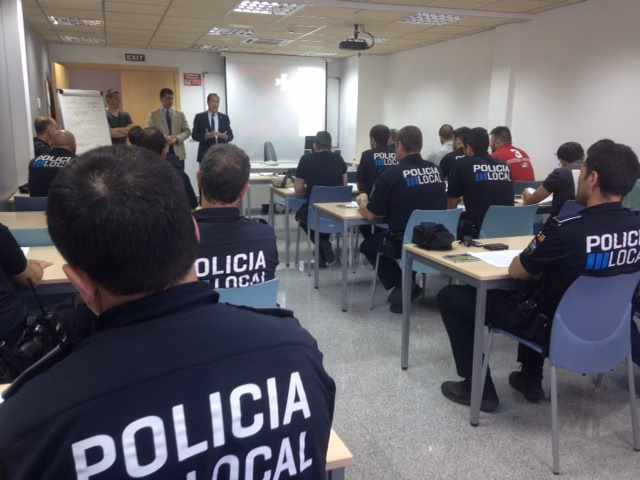 Policías Tutores de Ciutadella forman a sus homólogos mallorquines de cara a Sant Joan