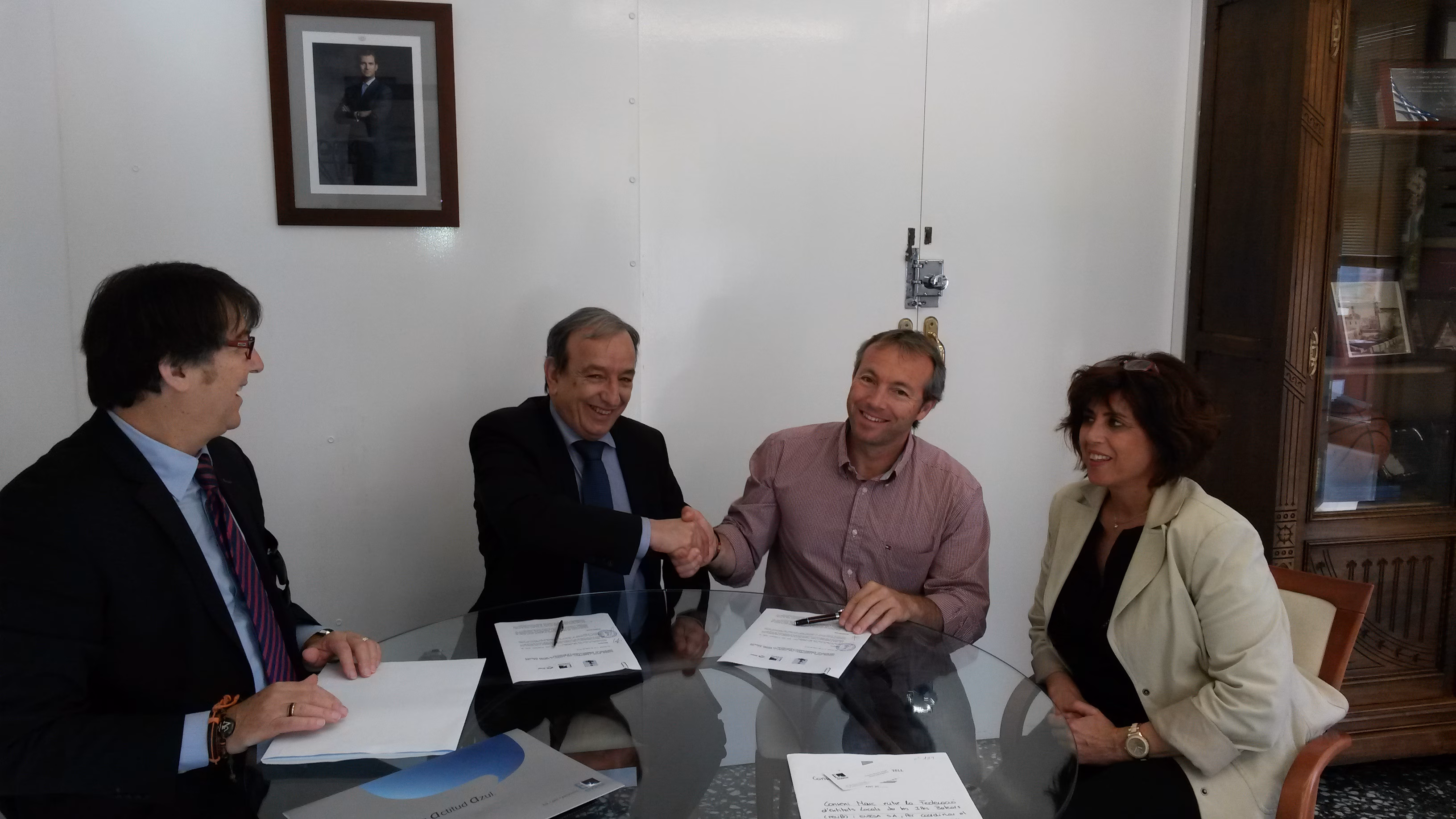 Endesa y Es Castell, unidas para evitar la falta de suministro a personas vulnerables
