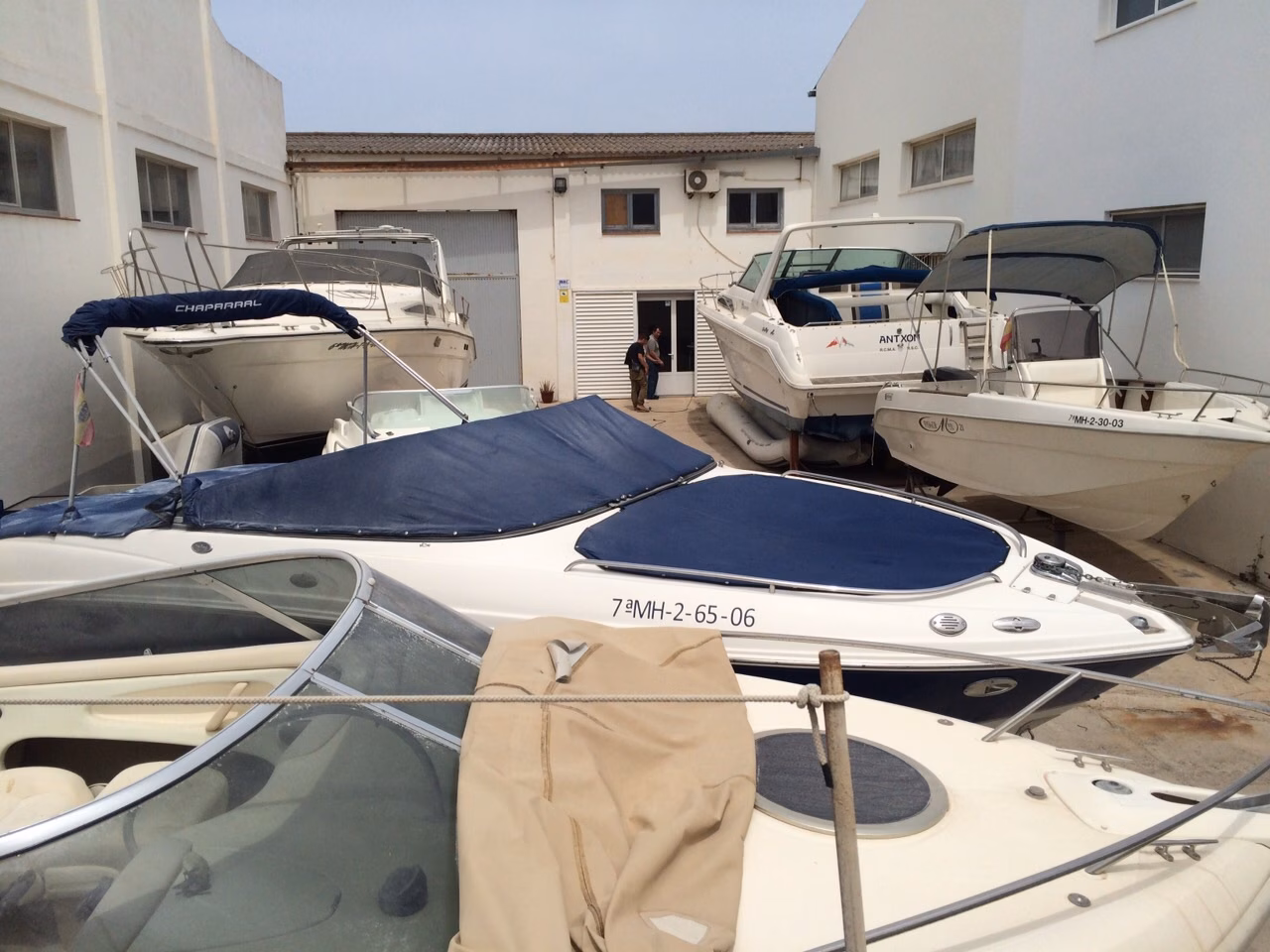 Dos heridos de gravedad en una deflagración en una empresa náutica de Ciutadella