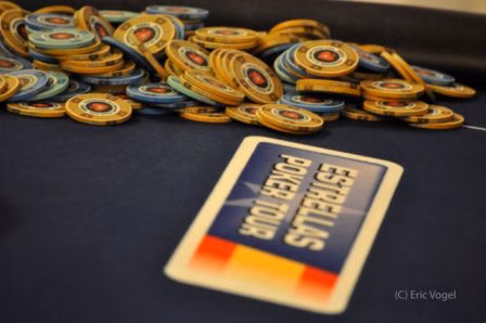 Primera opción de un torneo de póker para los amantes del juego en Menorca