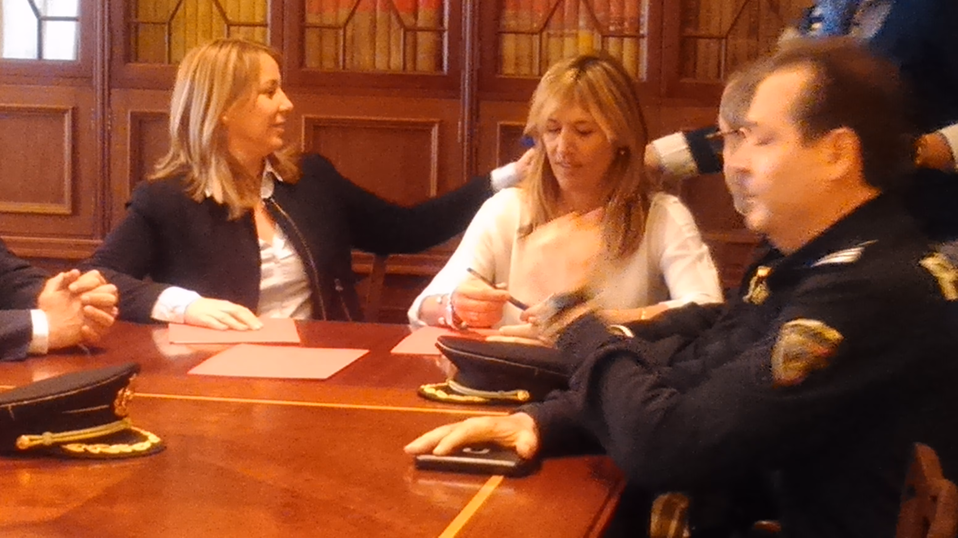 La policía de Maó atenderá a los turistas extranjeros en su idioma