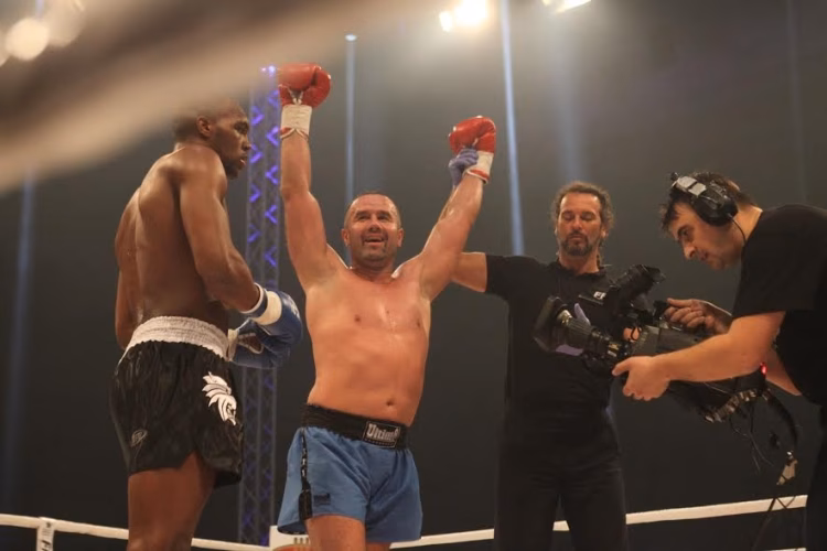 Dzevad Poturak no da opción a Frank Muñoz en la batalla de Sarajevo