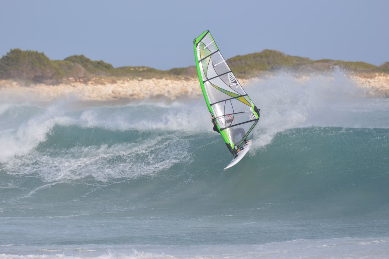 'La Polla', una parodia que muestra el potencial de Menorca con el windsurf