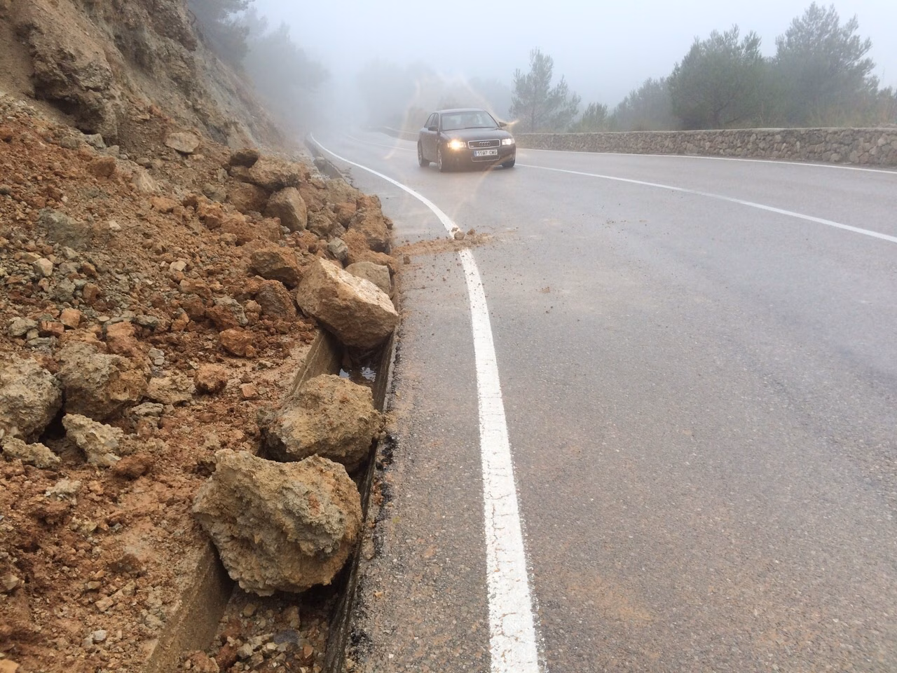 Desprendimientos en el acceso a El Toro