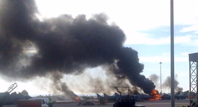 Diez muertos al estrellarse un F-16 griego en la base aérea de Los Llanos