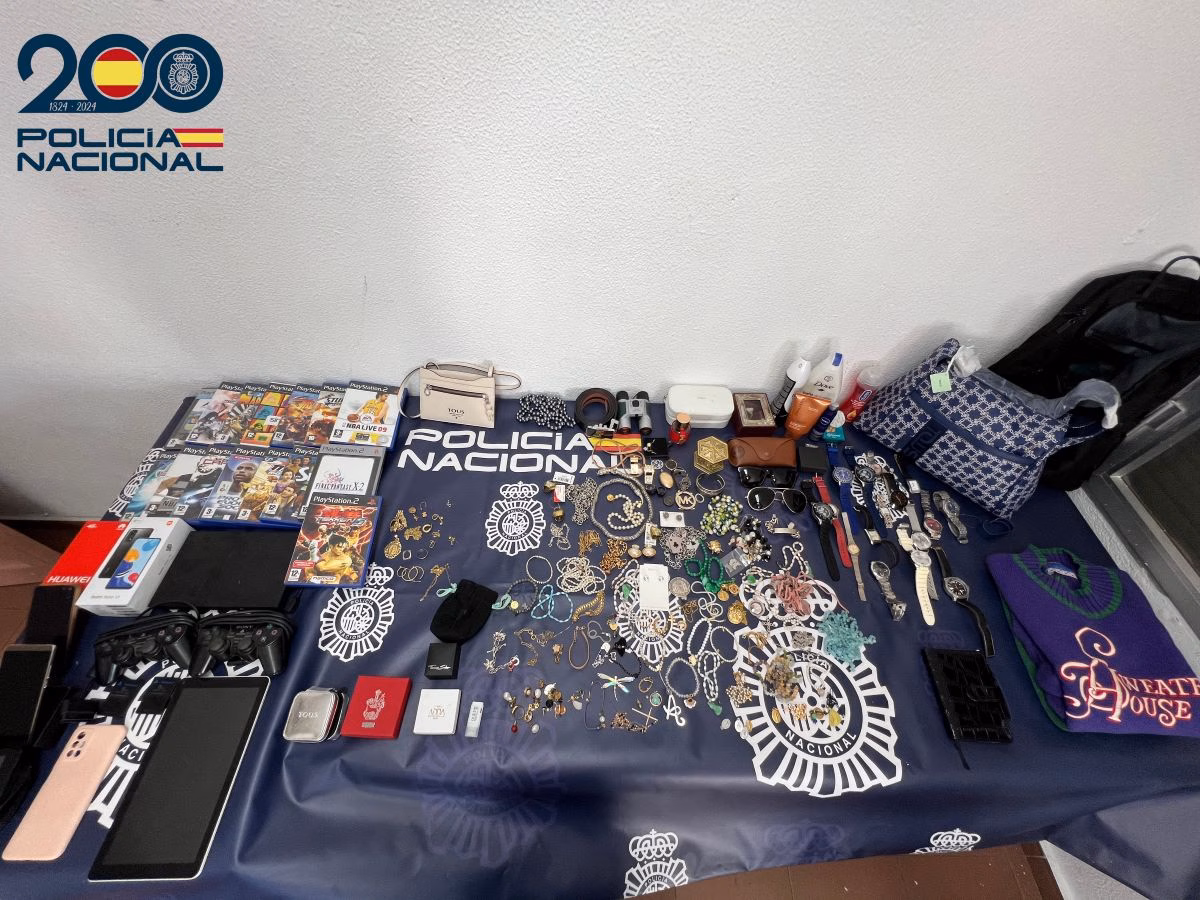 Detenidos 5 hombres en Maó por robo con fuerza y pertenencia a grupo criminal