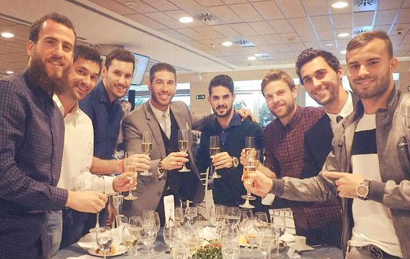 Llull, con las estrellas del equipo de fútbol en la cena de Navidad