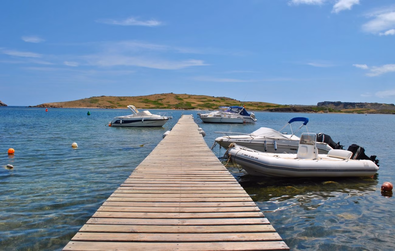 Lunes de cielo despejado y calor en Menorca