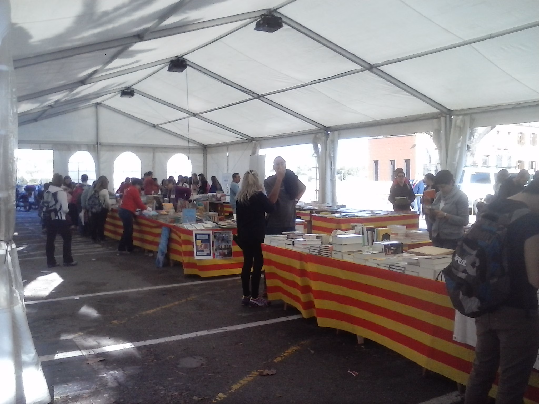 Los libros en catalán transforman la plaza des Born