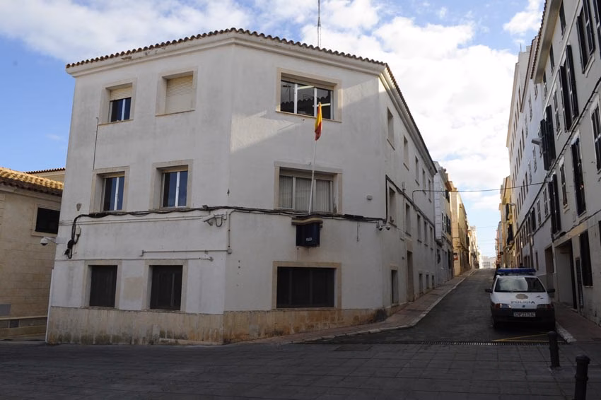 La Policía Nacional detiene a un joven por apoderarse de 20.000 coronas