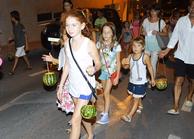 Los niños alayorenses hacen sus farolillos más originales con 'sa Fanalera'