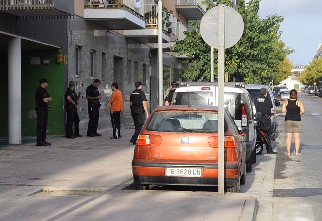 Los bomberos actúan en un incendio en Borja Moll