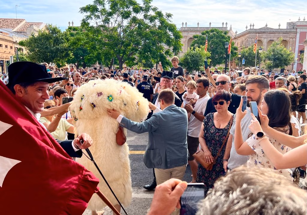Recorrido de la Junta de Caixers en Ciutadella: horarios y paradas del Día des Be